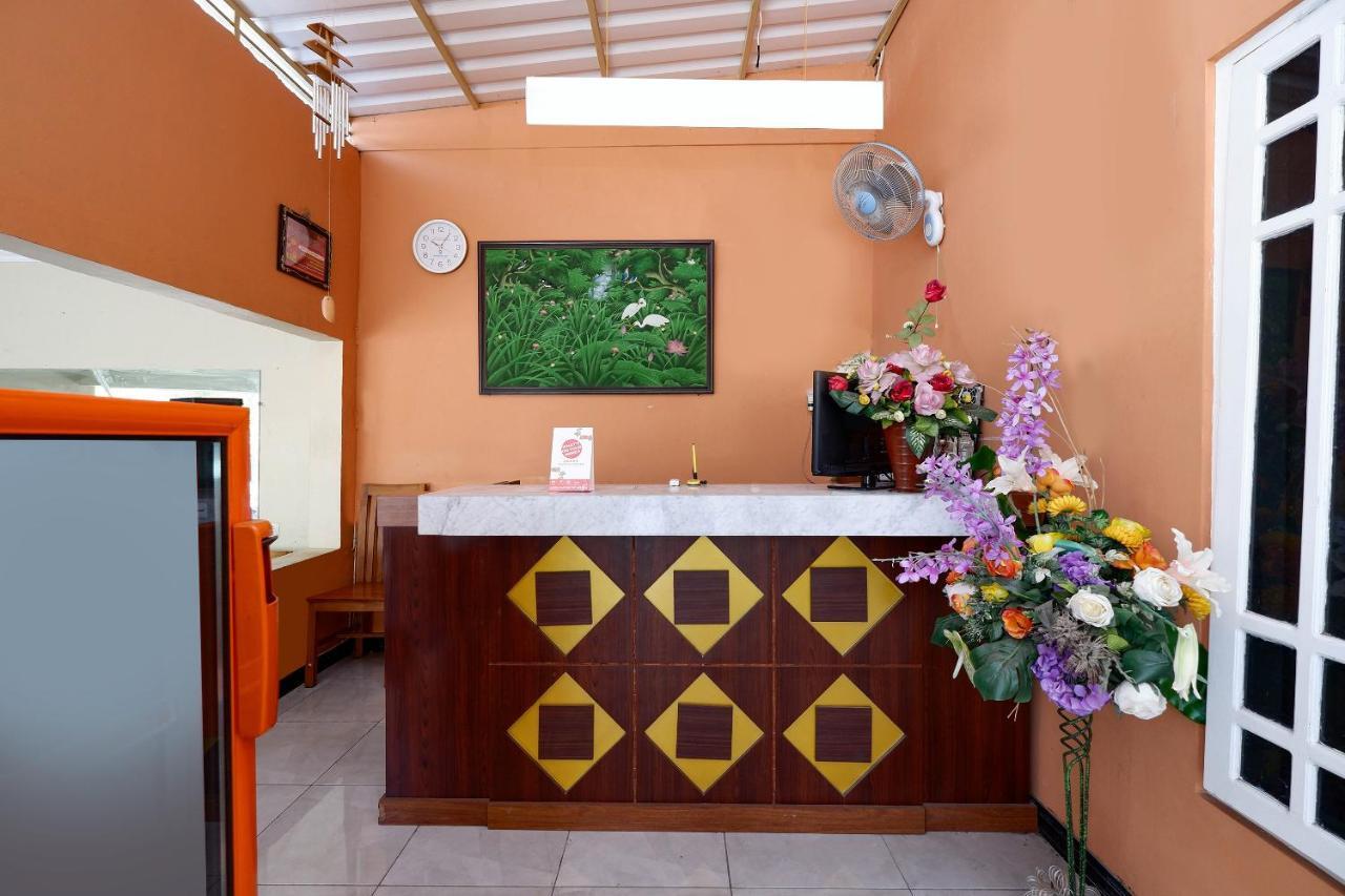 Hotel Oyo 1835 Kostel Wood à Semarang Extérieur photo